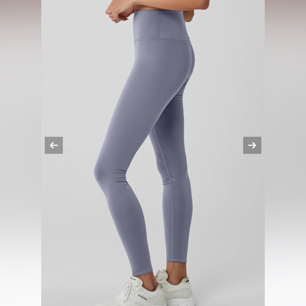 Alo Airlift Legging in purple